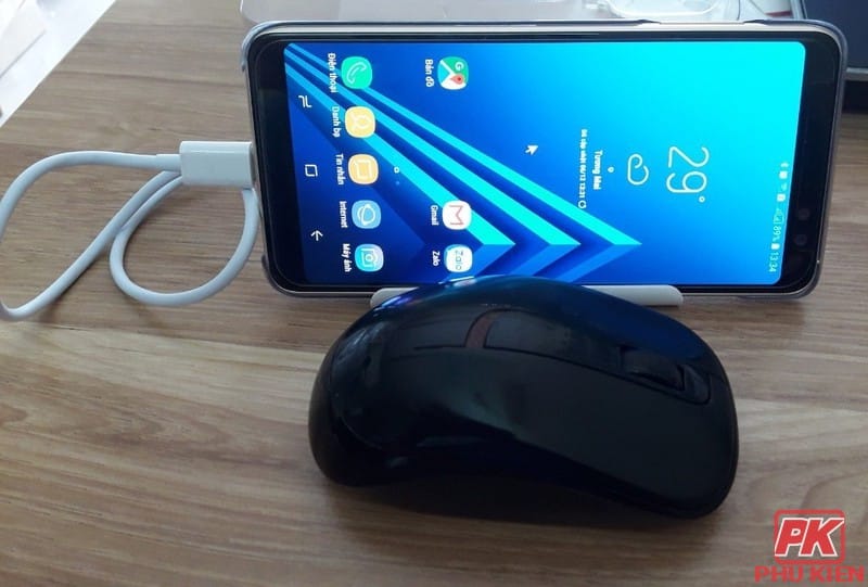 Hub Type-C 4 cổng USB 3.0 kiêm giá đỡ Điện thoại